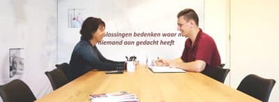 Nieuw ingerichte vergaderruimte >